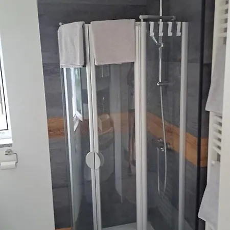 Appartment-ferienwohnung Mit Kueche, Bad, Kostenlos Wlan, Modern Eingerichtet