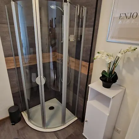Appartment-ferienwohnung Mit Kueche, Bad, Wlan, Klimaanlage, Modern Eingerichtet 4*