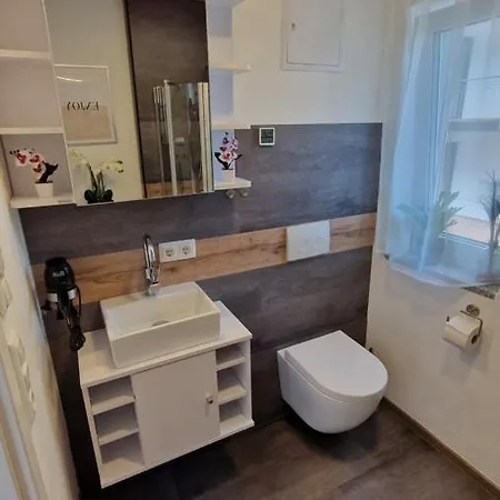 Appartment-ferienwohnung Mit Kueche, Bad, Kostenlos Wlan, Modern Eingerichtet *
