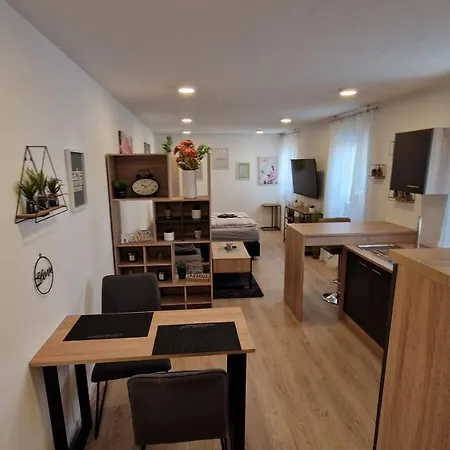 Appartment-ferienwohnung Mit Kueche, Bad, Kostenlos Wlan, Modern Eingerichtet *