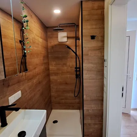 Casa de hóspedes Appartment-ferienwohnung Mit Kueche, Bad, Wlan, Klimaanlage, Modern Eingerichtet 4*