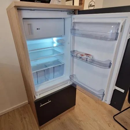 Appartment-ferienwohnung Mit Kueche, Bad, Wlan, Klimaanlage, Modern Eingerichtet Guest house