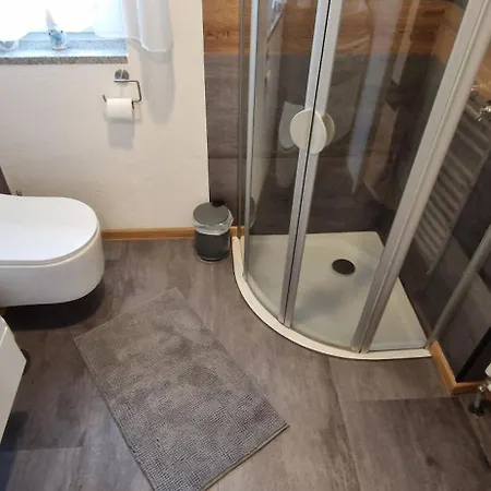 Appartment-ferienwohnung Mit Kueche, Bad, Wlan, Klimaanlage, Modern Eingerichtet Casa de hóspedes Roding