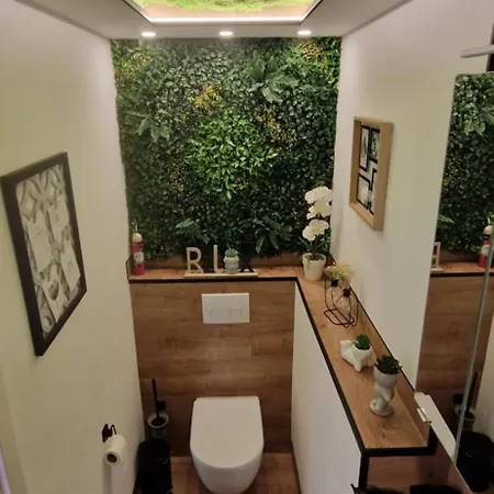 Appartment-ferienwohnung Mit Kueche, Bad, Wlan, Klimaanlage, Modern Eingerichtet Casa de hóspedes