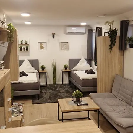 Appartment-ferienwohnung Mit Kueche, Bad, Wlan, Klimaanlage, Modern Eingerichtet