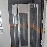 Appartment-ferienwohnung Mit Kueche, Bad, Wlan, Klimaanlage, Modern Eingerichtet