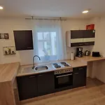 Appartment-ferienwohnung Mit Kueche, Bad, Wlan, Klimaanlage, Modern Eingerichtet בית הארחה רודינג