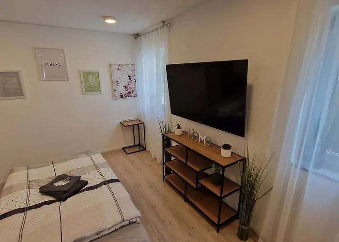 Appartment-ferienwohnung Mit Kueche, Bad, Wlan, Klimaanlage, Modern Eingerichtet Maison d'hôtes