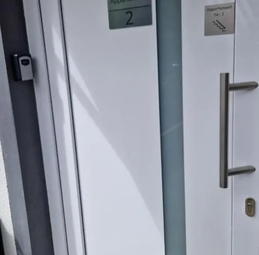 Appartment-ferienwohnung Mit Kueche, Bad, Wlan, Klimaanlage, Modern Eingerichtet Penzion