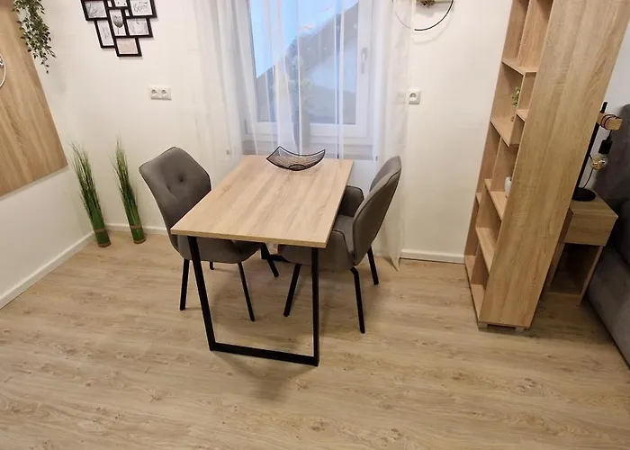 Maison d'hôtes Appartment-ferienwohnung Mit Kueche, Bad, Wlan, Klimaanlage, Modern Eingerichtet