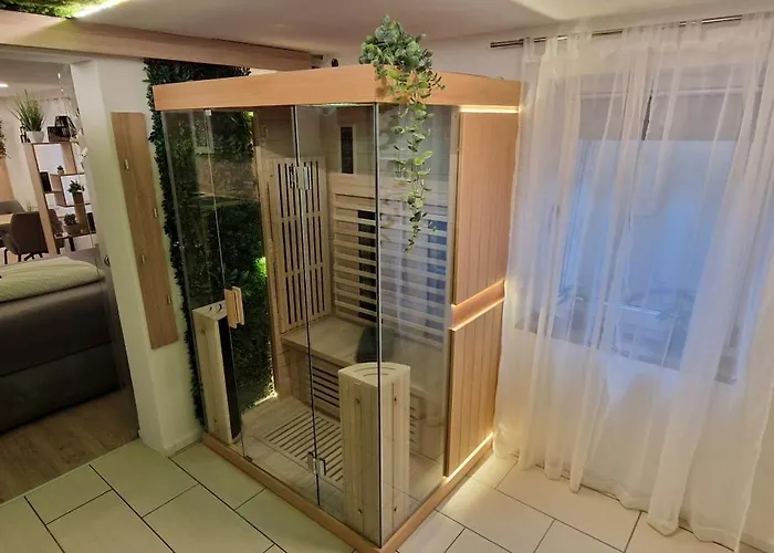 Appartment-ferienwohnung Mit Kueche, Bad, Wlan, Klimaanlage, Modern Eingerichtet Roding